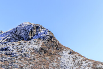 冬のくじゅう連山　登山道から見た星生山（牧ノ戸峠～久住分かれ）　大分県玖珠郡　Mt.Hosshousan seen from Kujuurenzan Trail in winter Ooita-ken Kusu-gun
