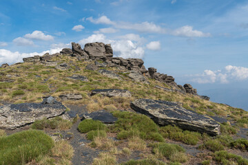Fototapeta na wymiar rocks on top of a Sierra Nevada mountain