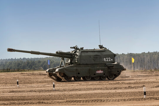 Self-propelled artillery installation 2S19M "Msta-S" on public demonstrations. International Military Forum "Army-2020". Alabino landfill, Moscow region, Russia