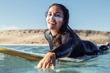 Woman surfing in the sea - 410913752