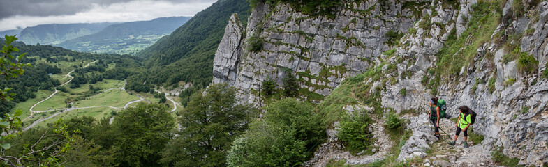 prados de Sanchese desde el ascenso por el barranco de Anaye, alta ruta pirenaica, región de Aquitania, departamento de Pirineos Atlánticos, Francia