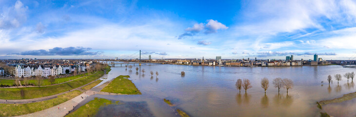 Fototapeta premium Hochwasser in Düsseldorf