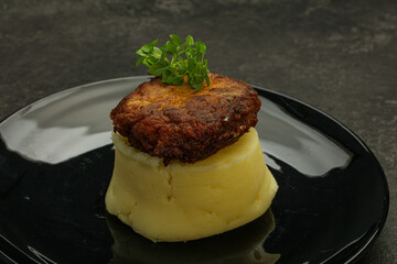 Mashed potato with homemade cutlet