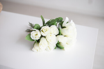 Ramo de rosas en color blanco