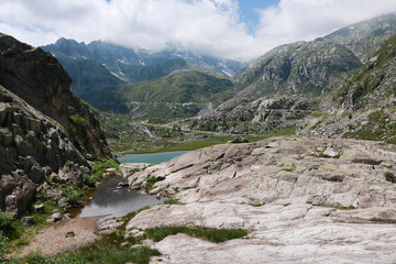 Bellissima vista panoramica dal sentiero che porta ai laghi Cornisello nella Val Nambrone in Trentino, viaggi e paesaggi in Italia