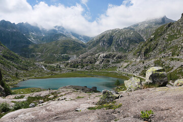 Bellissima vista panoramica dal sentiero che porta ai laghi Cornisello nella Val Nambrone in Trentino, viaggi e paesaggi in Italia