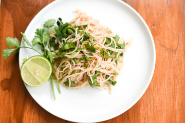 noodle salad whit vegetable