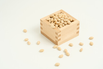 枡に入れた節分の豆