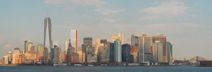 Naklejka premium View of Manhattan from the ferry, New York, USA.