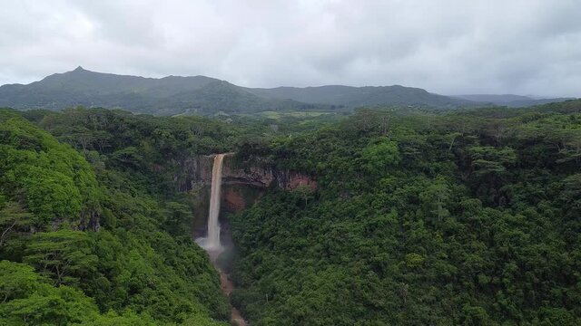 Chamarel Waterfall [Horizontal Static Shot]