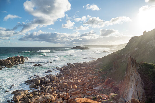 Steilk&uuml;ste im Abendlicht (Robberg, Indischer Ozean, S&uuml;dafrika)