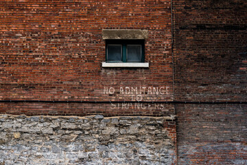 Obraz na płótnie Canvas old brick wall with window