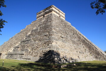 mayan temple of chichen itza