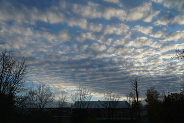 Wolkenbild am heißen Tag