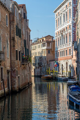 Plakat discovery of the city of Venice and its small canals and romantic alleys