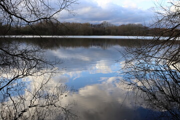 Fototapeta premium Cloudy reflections on lake landscape