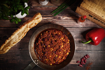 Freshly cooked chilli con carne dish