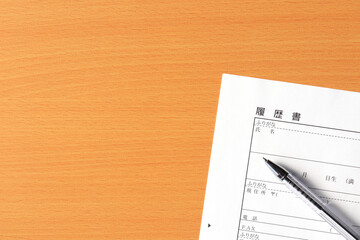 履歴書とペン 3