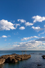 積雲と神磯の鳥居の海景【大洗海岸】