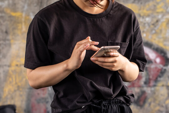 2 065 件の最適な 携帯をいじる 画像 ストック写真 ベクター Adobe Stock 2 065 件の最適な 携帯をいじる 画像 ストック写真 ベクター Adobe Stock