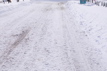 冬の山の行き道