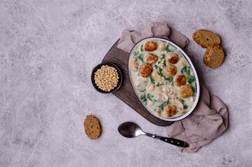 Vegetables with meatballs