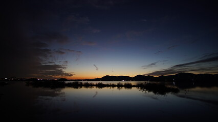 Fototapeta na wymiar 西の湖の夕日 