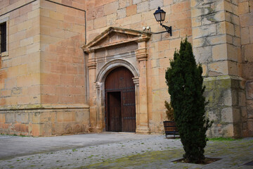 Fototapeta na wymiar Church of the village of Mendavia in Navarra, Spain