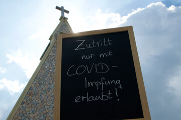 Obraz premium Zutritt nur mit Covid-Impfung erlaubt bzw. gestattet