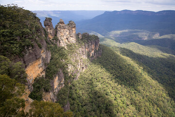 Fototapeta na wymiar Three Sisters rock formations, Katoomba NSW Australia