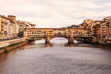 Obraz premium Famous bridge Ponte Vecchio over Arno river in Florence, Italy (Vintage photo effect)