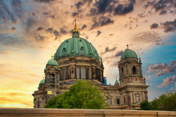 Fototapeta na wymiar The famous Berliner Dom (Berlin Cathedral) in Berlin at sunset
