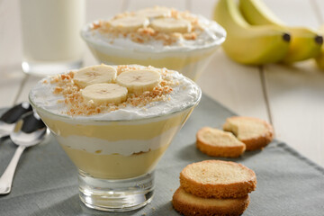 Homemade banana cream dessert served in glass bowls