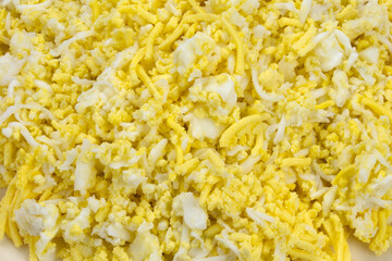 gros plan d'oeuf dur râpé