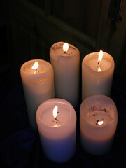 5 brennende Kerzen