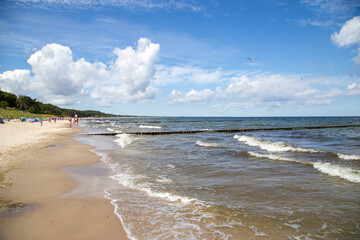 Obraz premium The lonely beach with waves and sun on the island of Usedom.