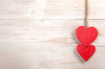 Fototapeta premium couple red hearts. valentines day background. old rope