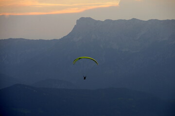 Paraglider im Abendlicht