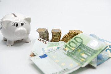 soldi risparmio finanza business  salvadanaio risparmiare 