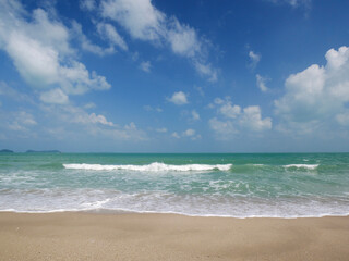 Fototapeta na wymiar Beautiful tropical sea and sand beach with blue sky for background