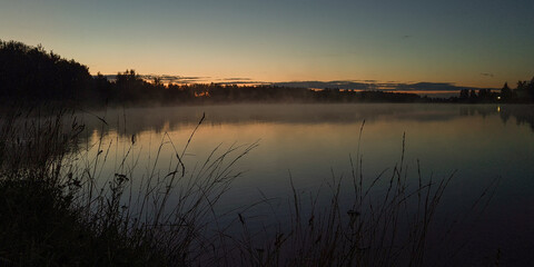 Fototapeta na wymiar sunset on the lakekm