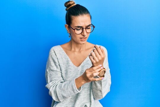 Young hispanic woman wearing casual clothes suffering pain on hands and fingers, arthritis inflammation
