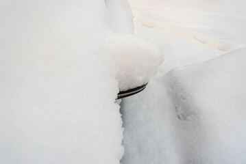 Obraz premium Car under deep snow.
