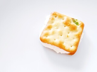 台湾土産のお菓子「ヌガークラッカー」（ネギクラッカー）