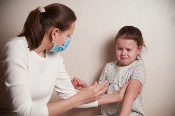 a frightened child is afraid of an injection