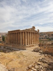 Obraz premium Baalbek, Lebanon - October 2020: Historic temple and monument in Baalback Bekaa area. A Phoenician city where a triad of deities was worshipped, was known as Heliopolis during the Hellenistic period.