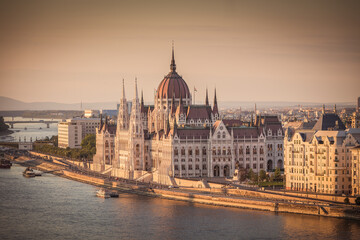 Obraz na płótnie Canvas Parliament in Budapest at sunset, Hungary