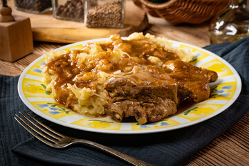 Delicious pork ribs stewed in gravy.