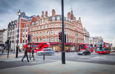 Foto op Plexiglas Red buses in the streets of London © Wieslaw