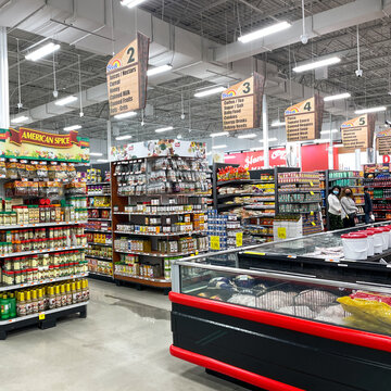 An Overview Of Multiple Aisle Of A Bravo Market Grocery Store In Orlando, Florida.